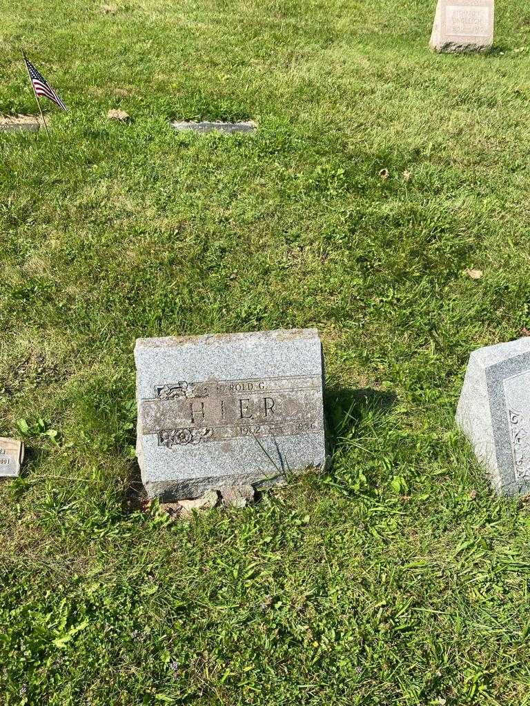 Harold G. Hier's grave. Photo 2