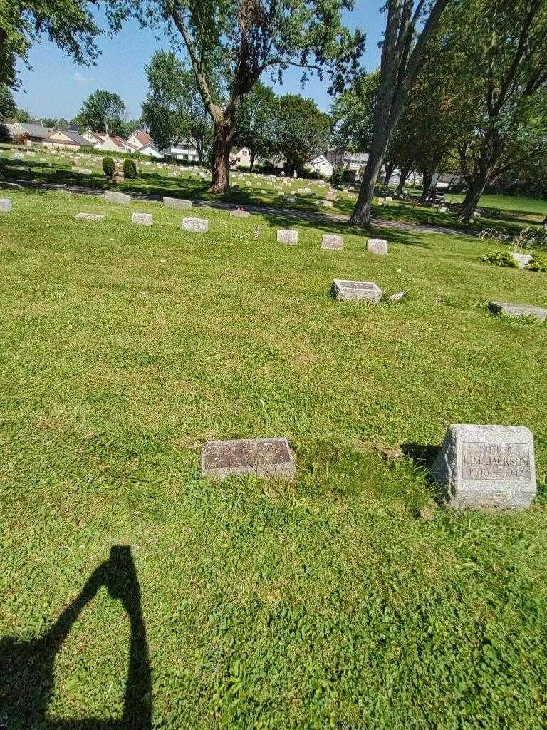 Milton Joseph Shackelton's grave. Photo 1
