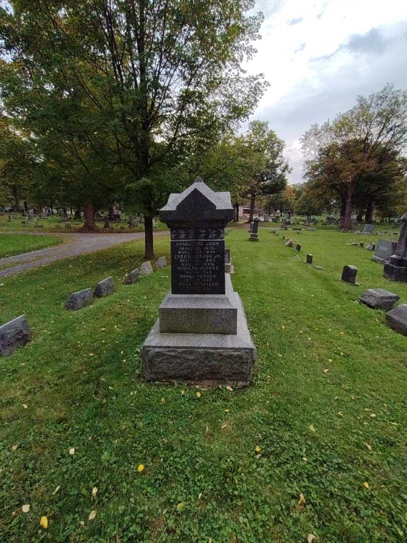 Rudolph Herzog's grave. Photo 1