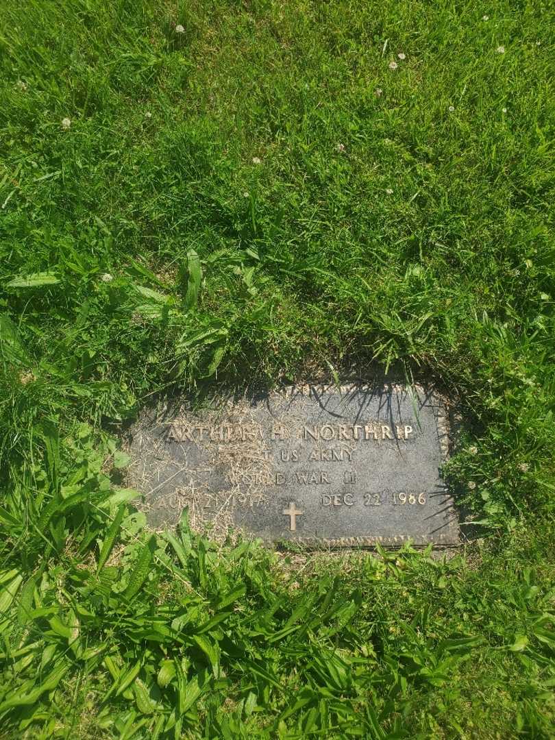 Arthur H. Northrip's grave. Photo 3