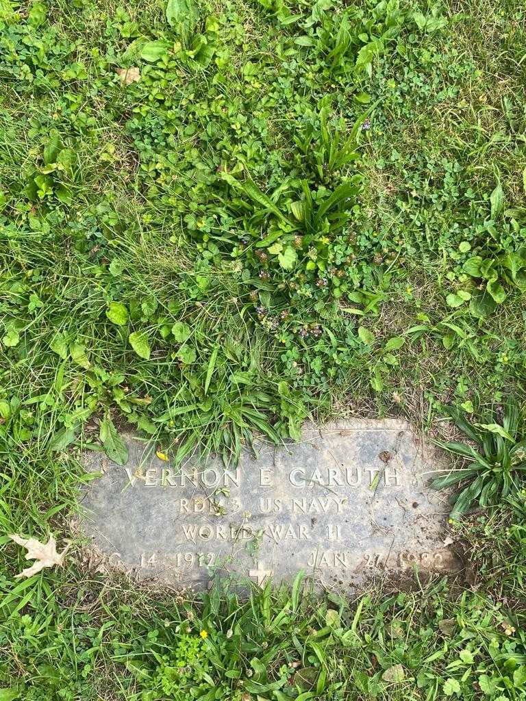Vernon E. Caruth's grave. Photo 5