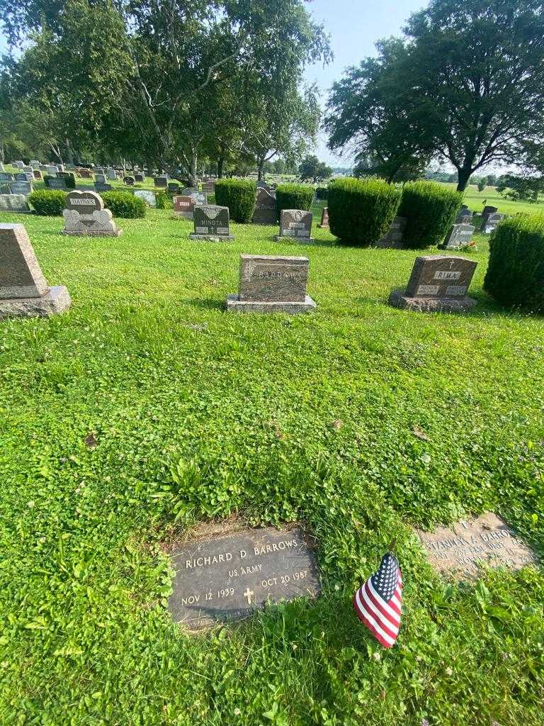 Richard D. Barrows's grave. Photo 4