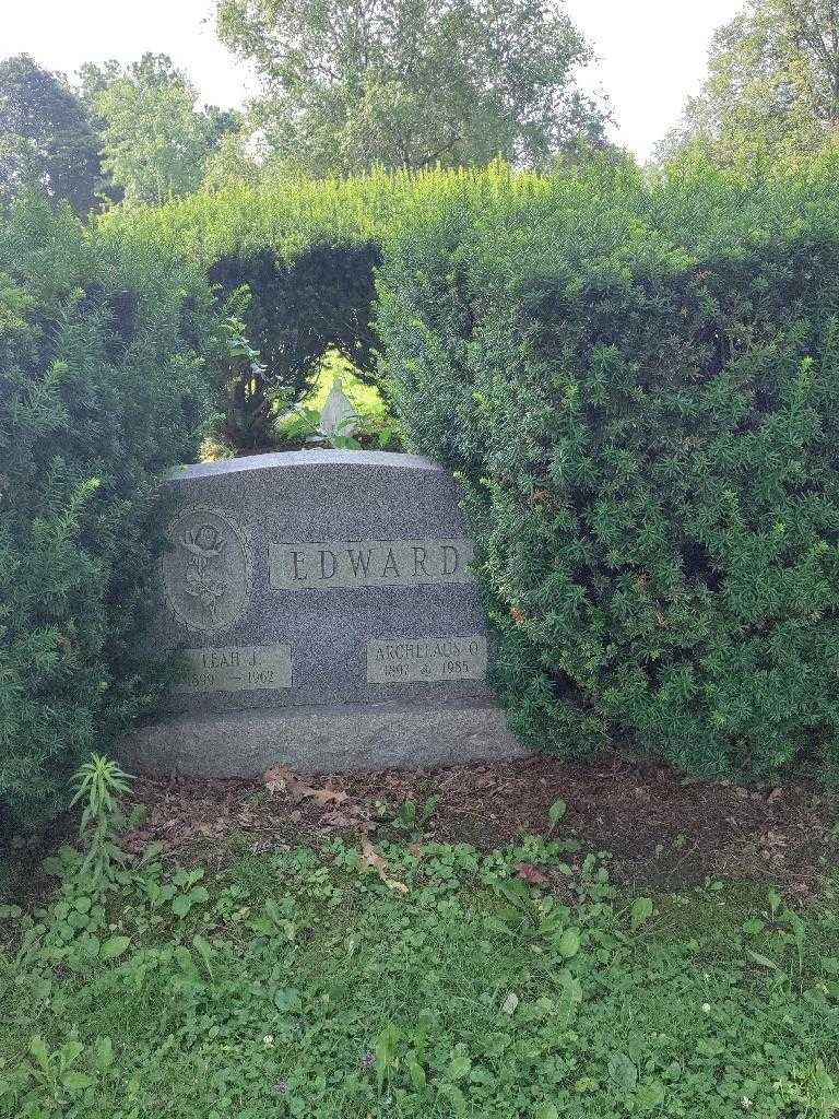 Leah J. Edwards's grave. Photo 3