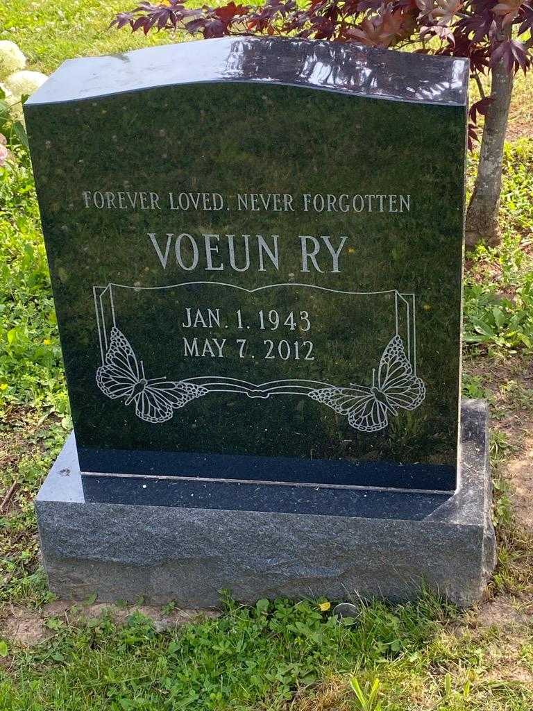 Voeun Ry's grave. Photo 3