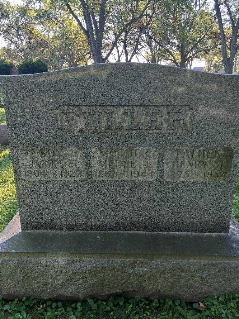 Henry J. Fuller's grave. Photo 3