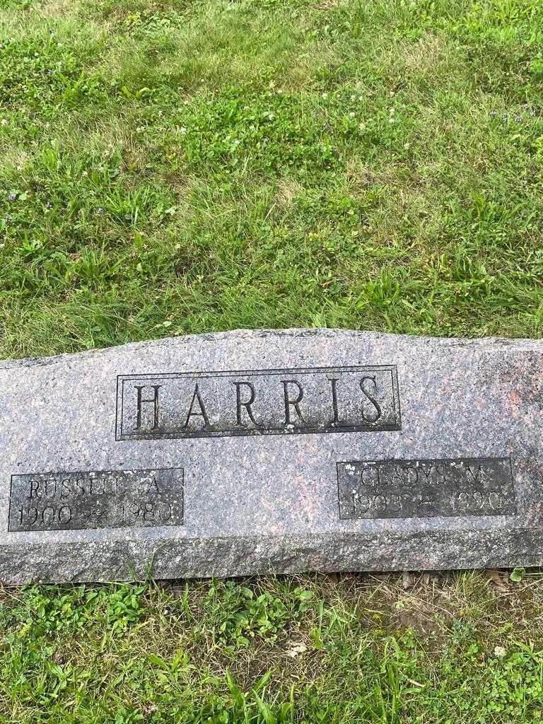 Gladys M. Harris's grave. Photo 3