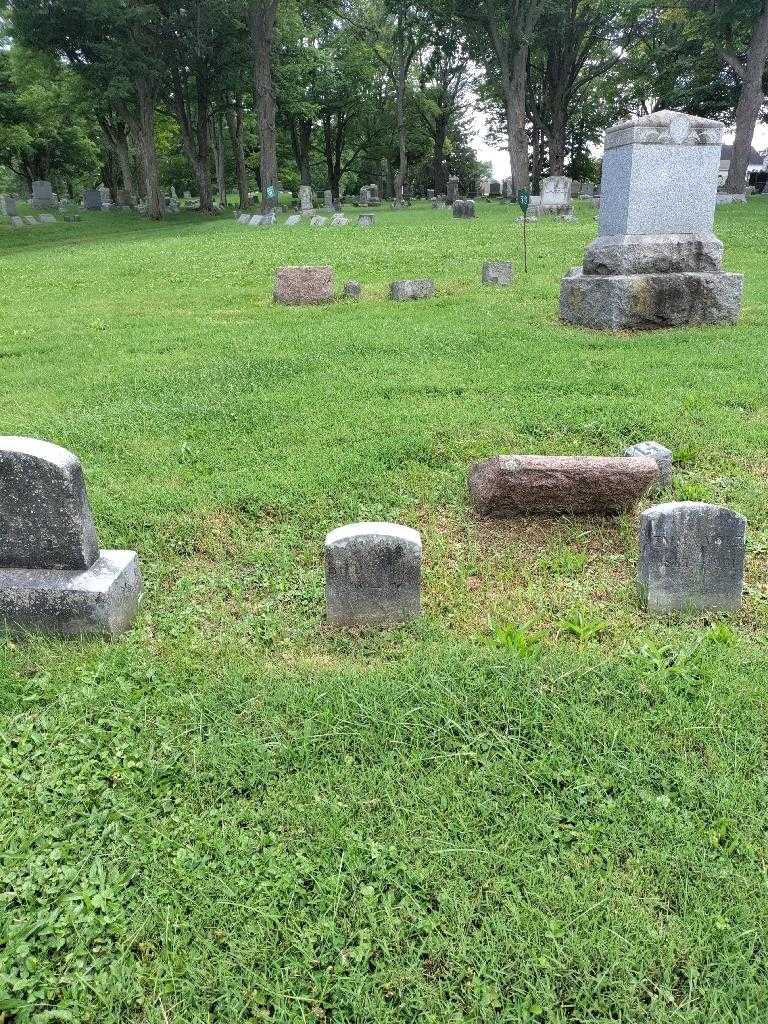 Hilda Volz's grave. Photo 1