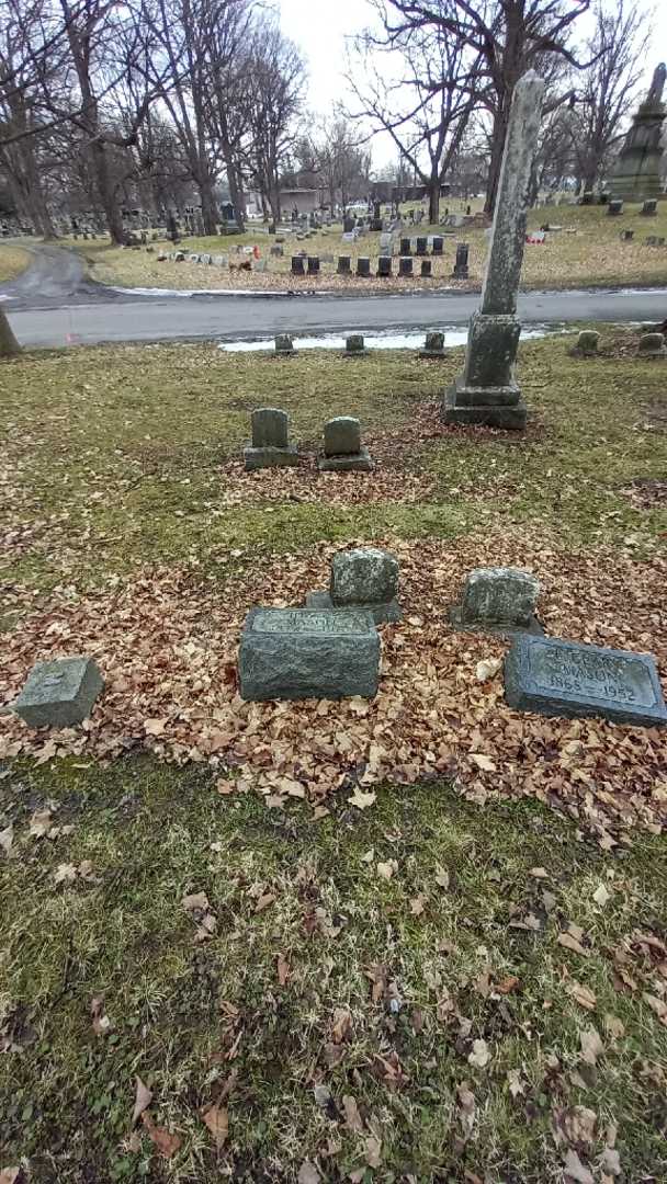 Ida C. Mason's grave. Photo 1