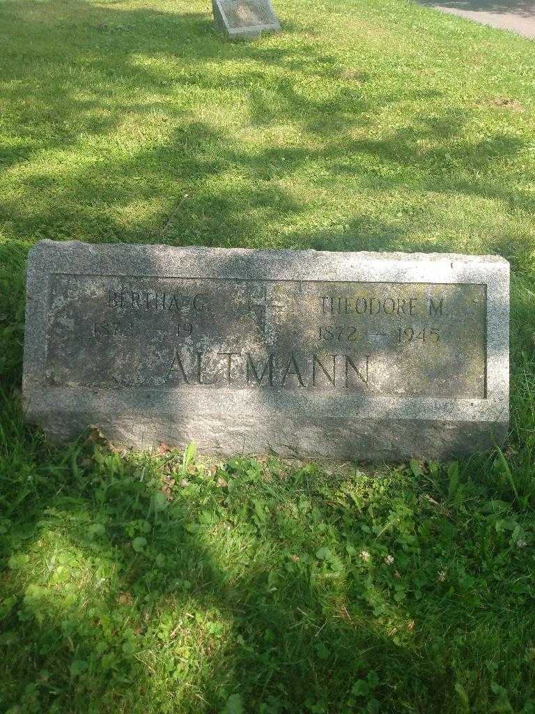 Theodore M. Altmann's grave. Photo 2