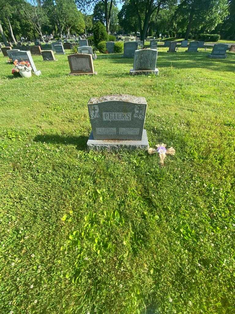 John Peters's grave. Photo 1