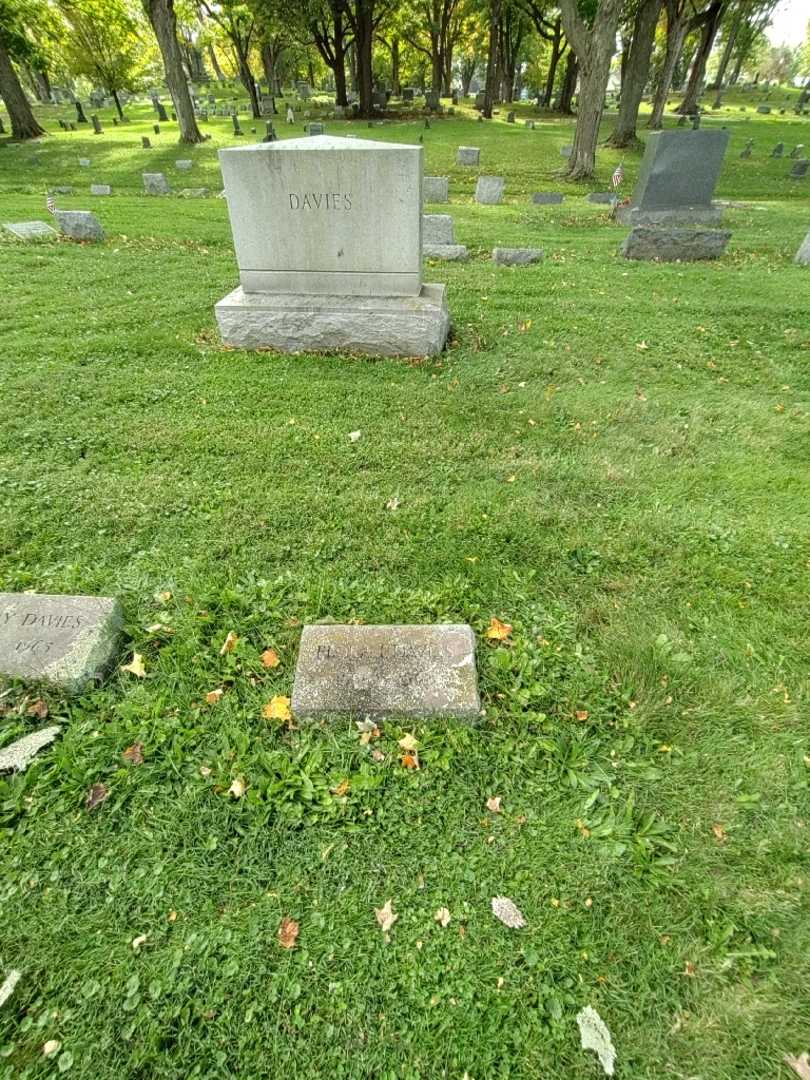 Flora I. Davies's grave. Photo 1