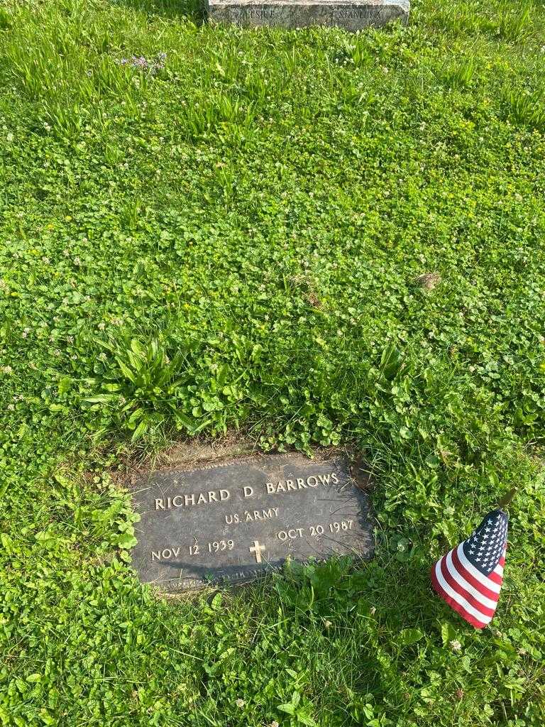 Richard D. Barrows's grave. Photo 5