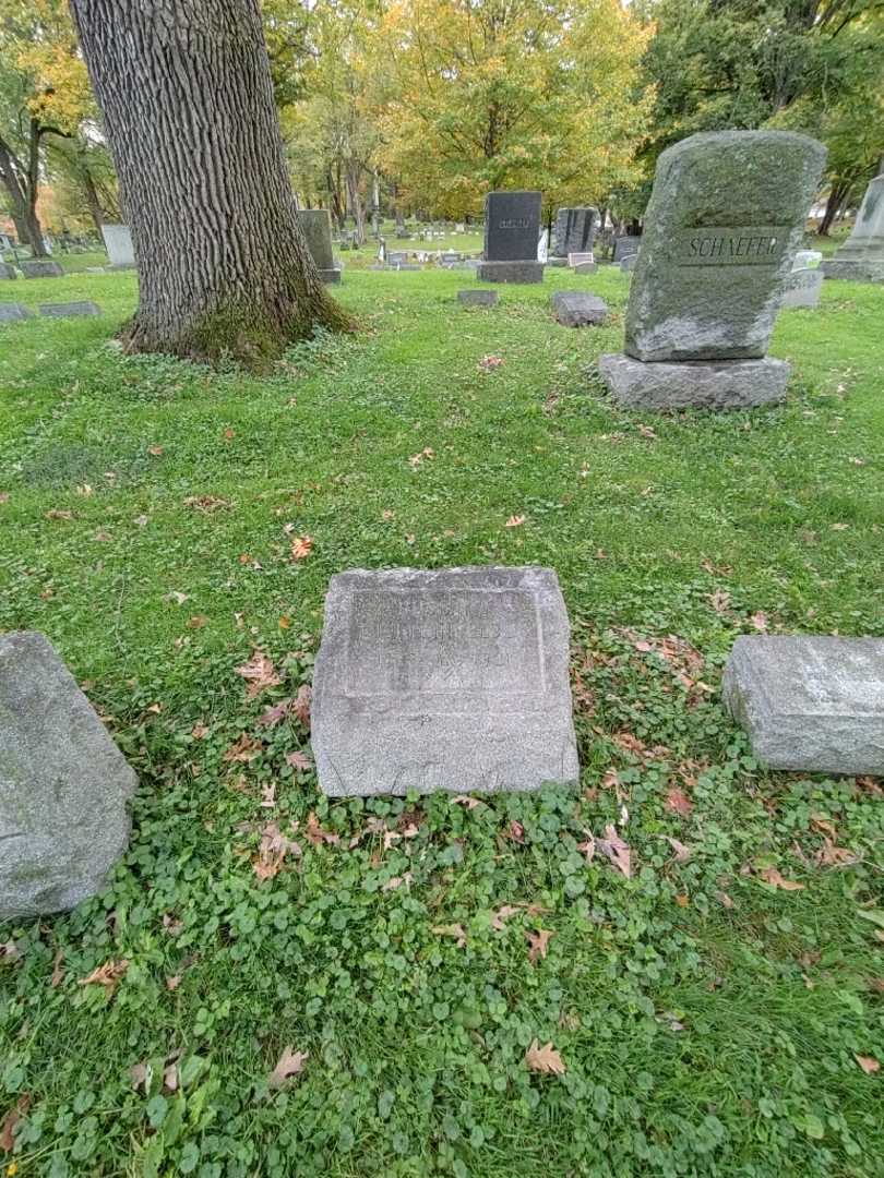 L F. Kleinfelder's grave. Photo 1