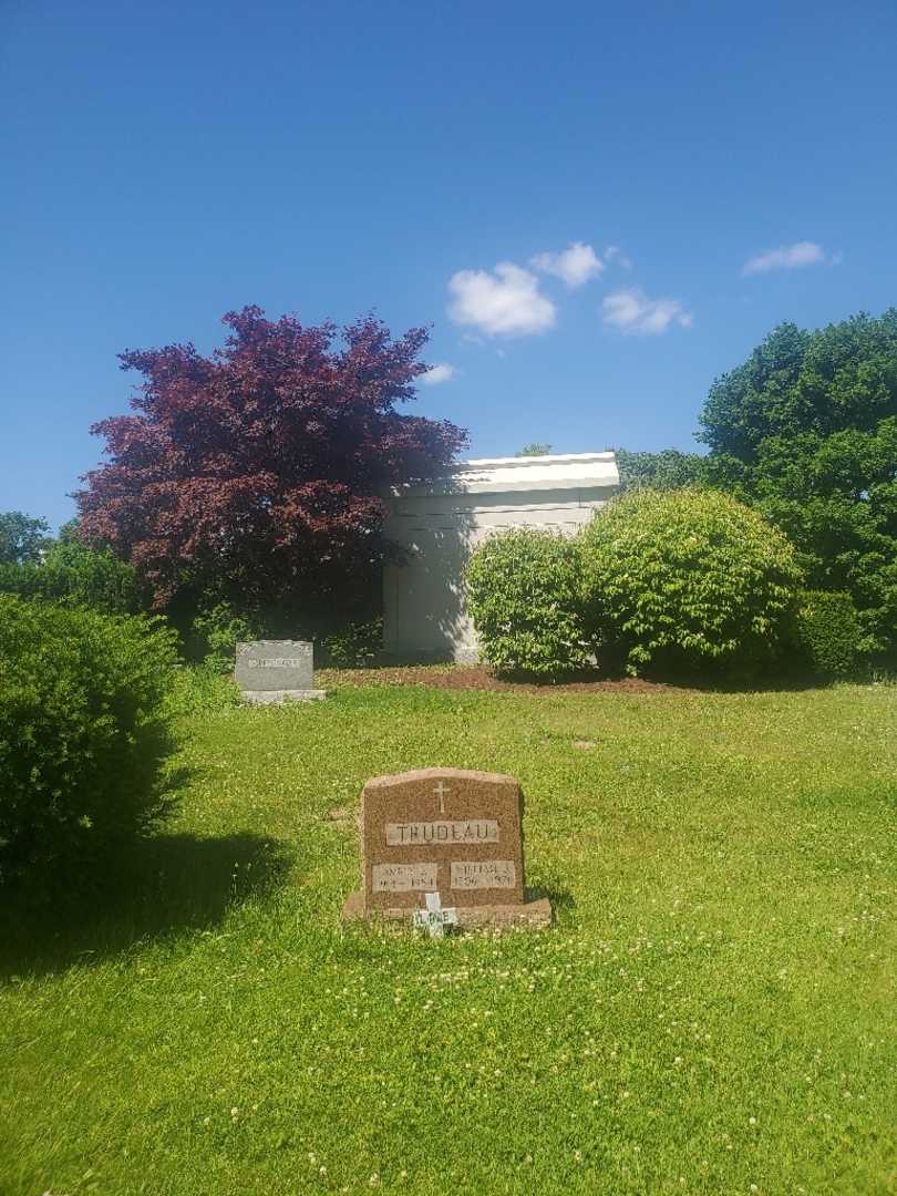 Amrey L. Trudeau's grave. Photo 1
