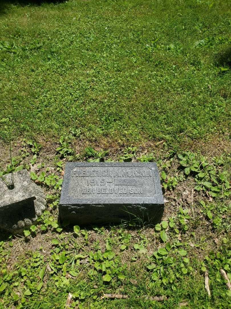 Frederick A. Mackin's grave. Photo 2