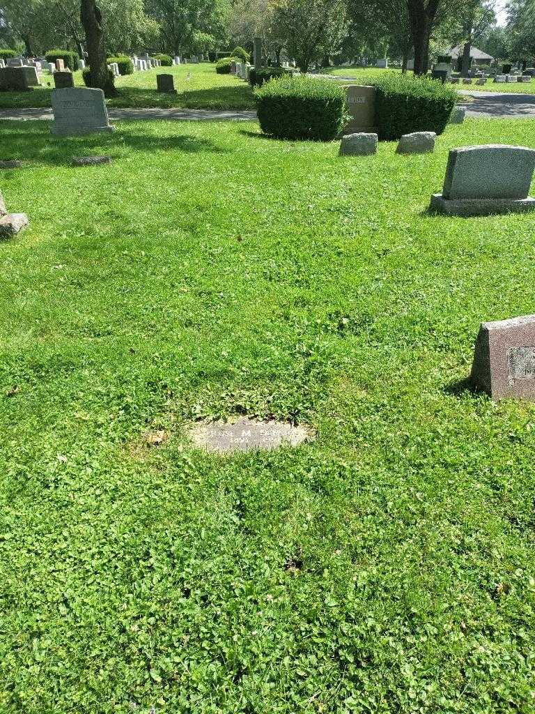 Rose M. DeParis's grave. Photo 1