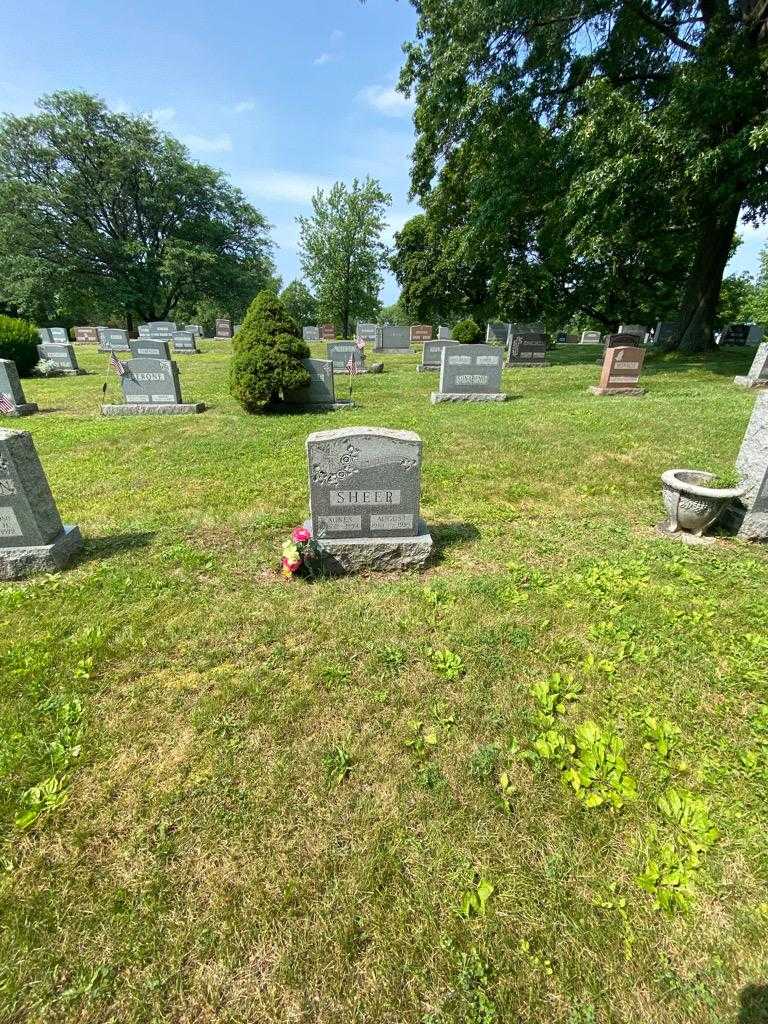 August Sheer's grave. Photo 1