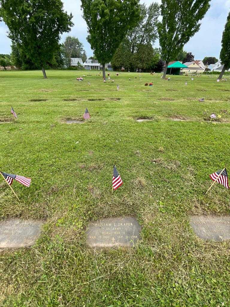 William L. Draper's grave. Photo 1