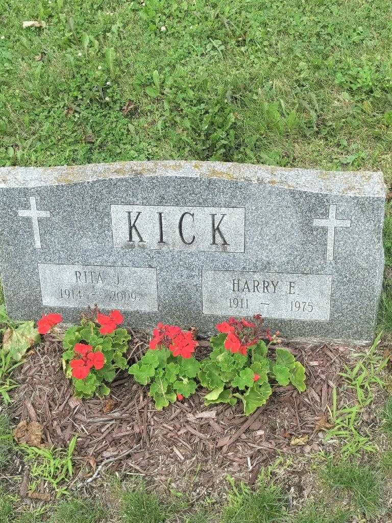 Rita J. Kick's grave. Photo 2