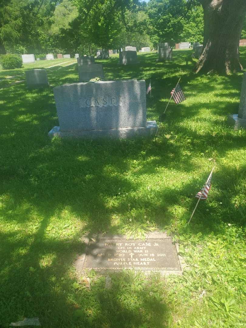 Harry Roy Case Junior's grave. Photo 2