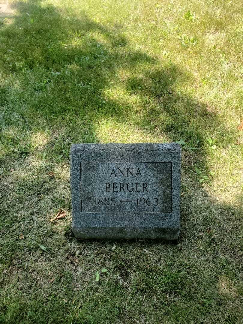 Anna Berger Mueller's grave. Photo 2