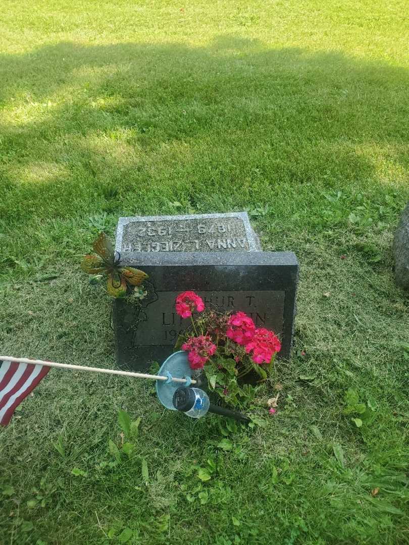 Arthur T. Littlejohn's grave. Photo 2