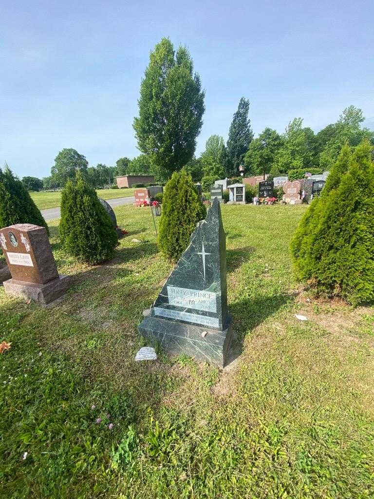Tony Prince's grave. Photo 1