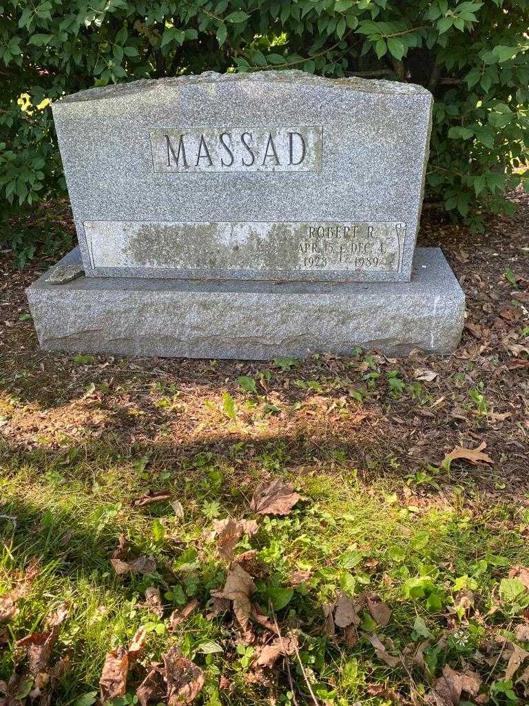 Robert R. Massad's grave. Photo 2