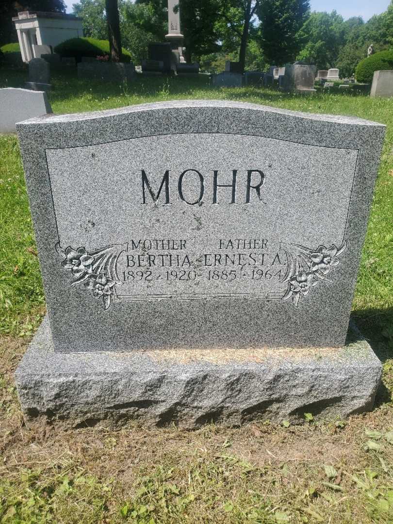 Ernest A. Mohr's grave. Photo 3