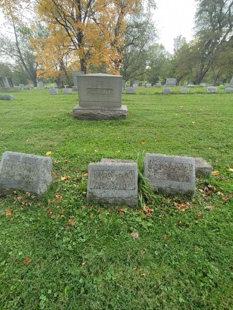 Louise Essig's grave. Photo 1