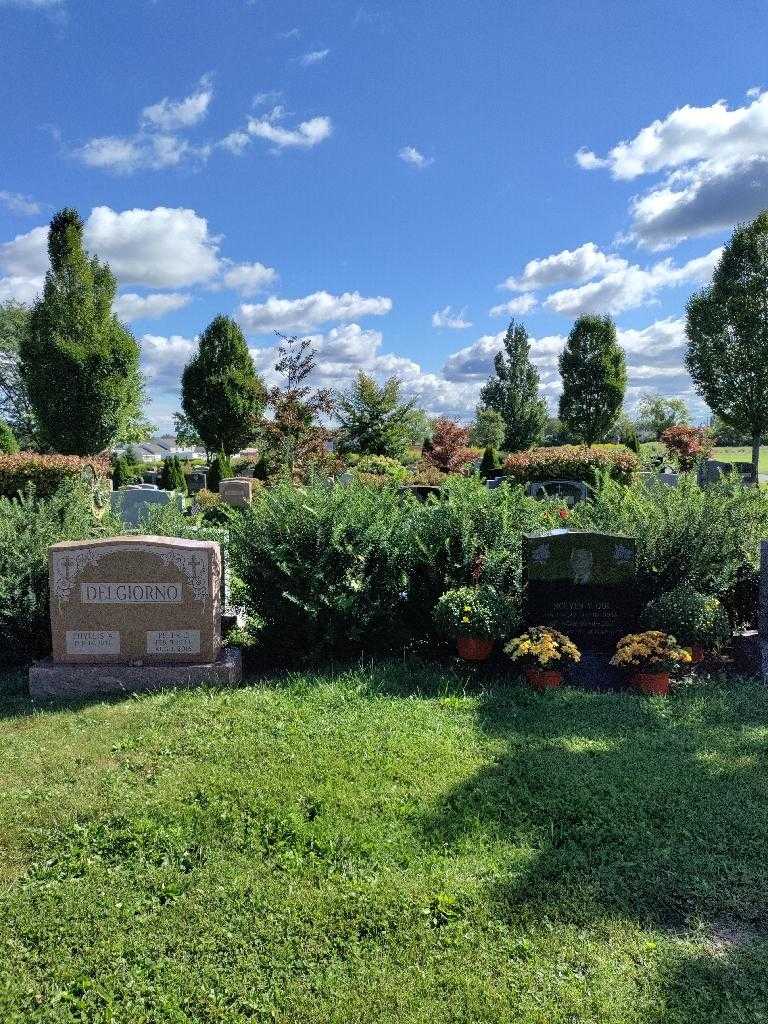 Jacqueline L. Aregano's grave. Photo 1