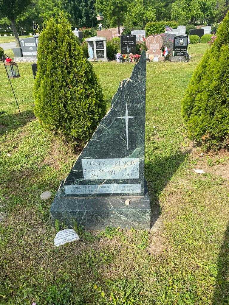 Tony Prince's grave. Photo 2