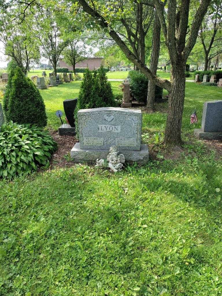 Willard H. Lyon's grave. Photo 1