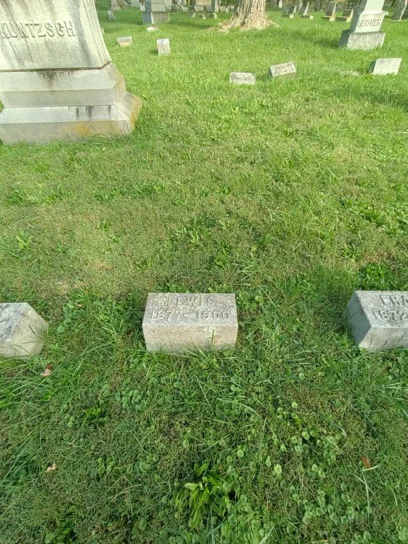 Lewis F. Kuntzsch's grave. Photo 1