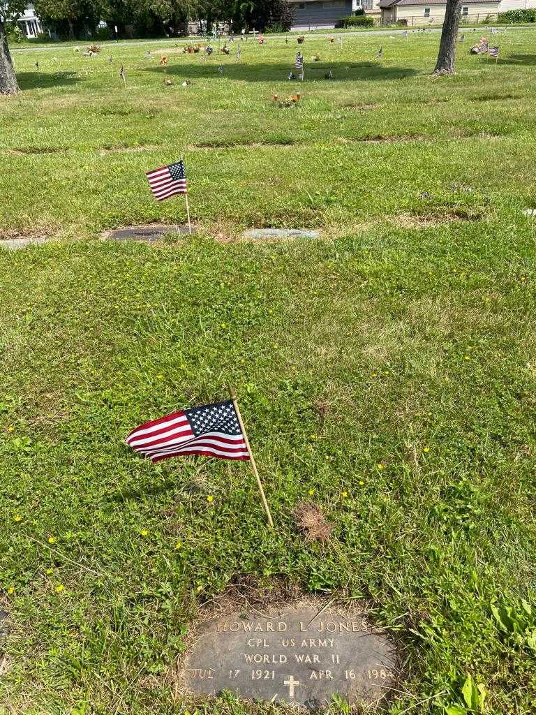 Howard L. Jones's grave. Photo 2