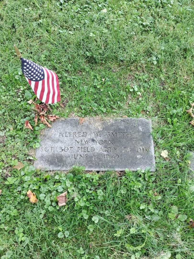 Alfred W. Smith's grave. Photo 2