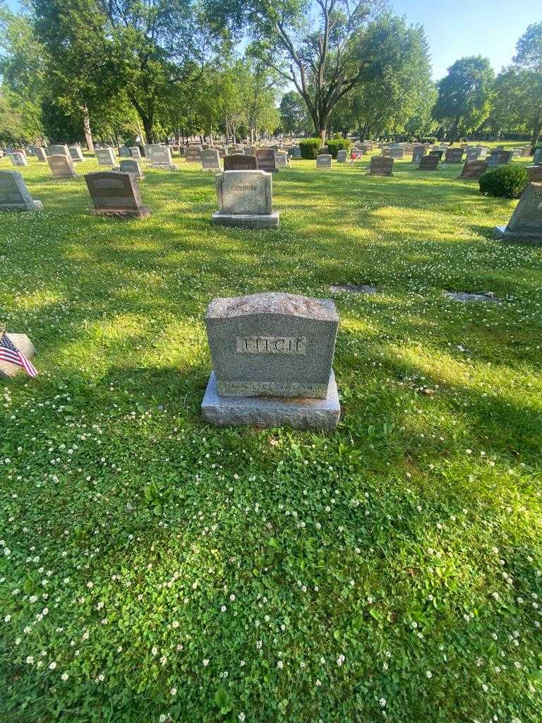 Lillian D. Fitch's grave. Photo 1