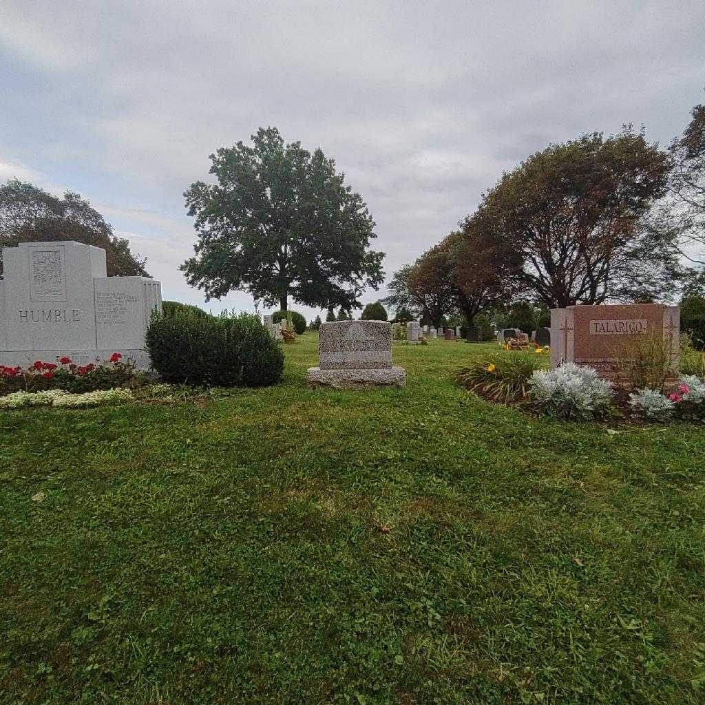 Leonardo Sauro's grave. Photo 1