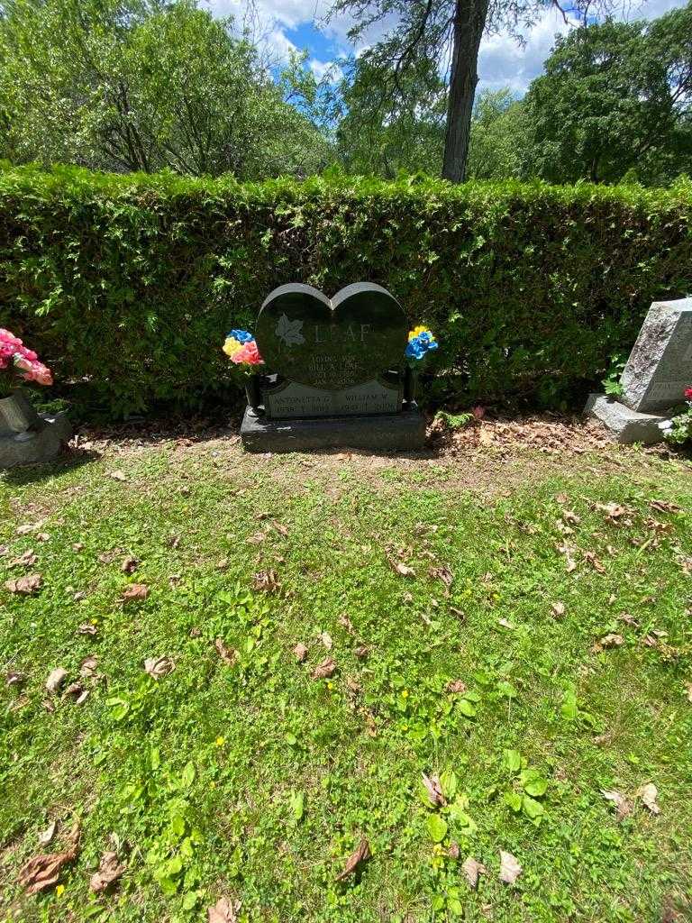 Antonetta G. Leaf's grave. Photo 1