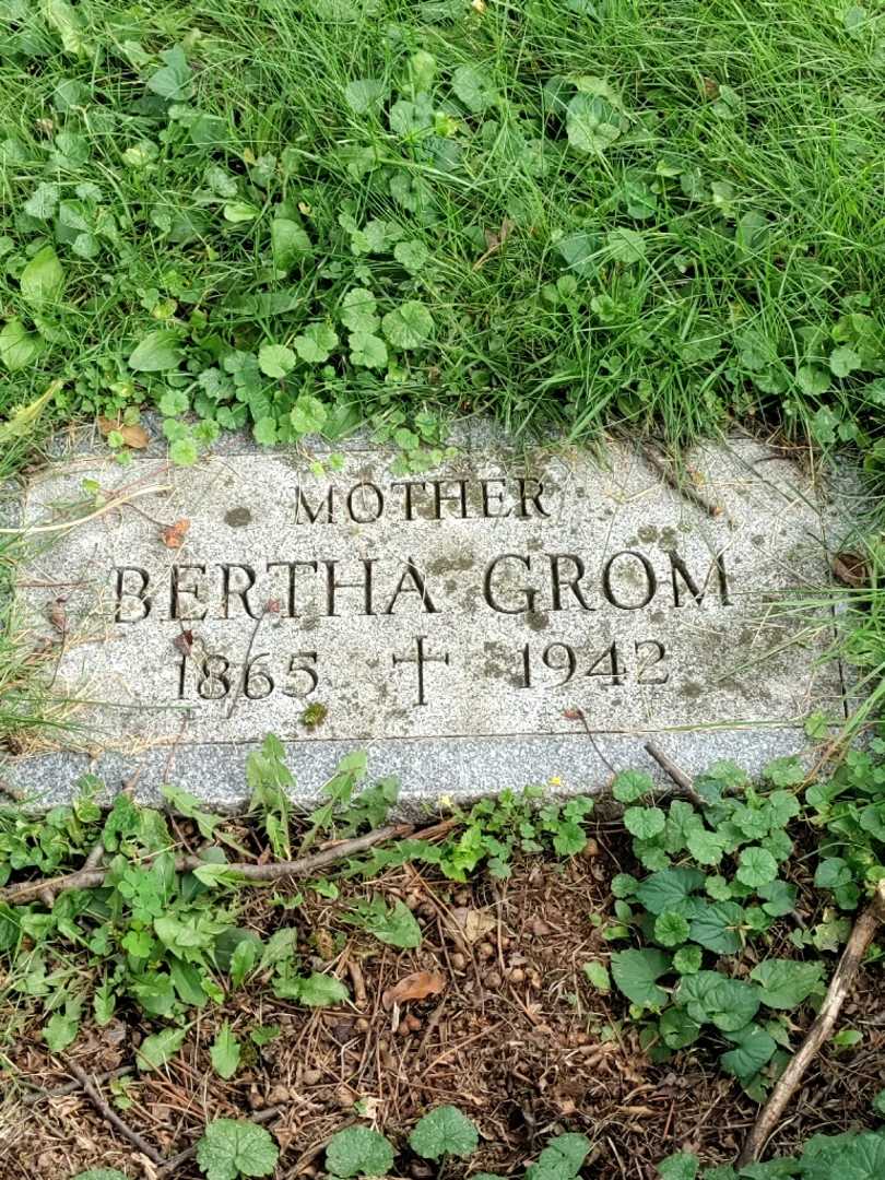 Bertha Grom's grave. Photo 3