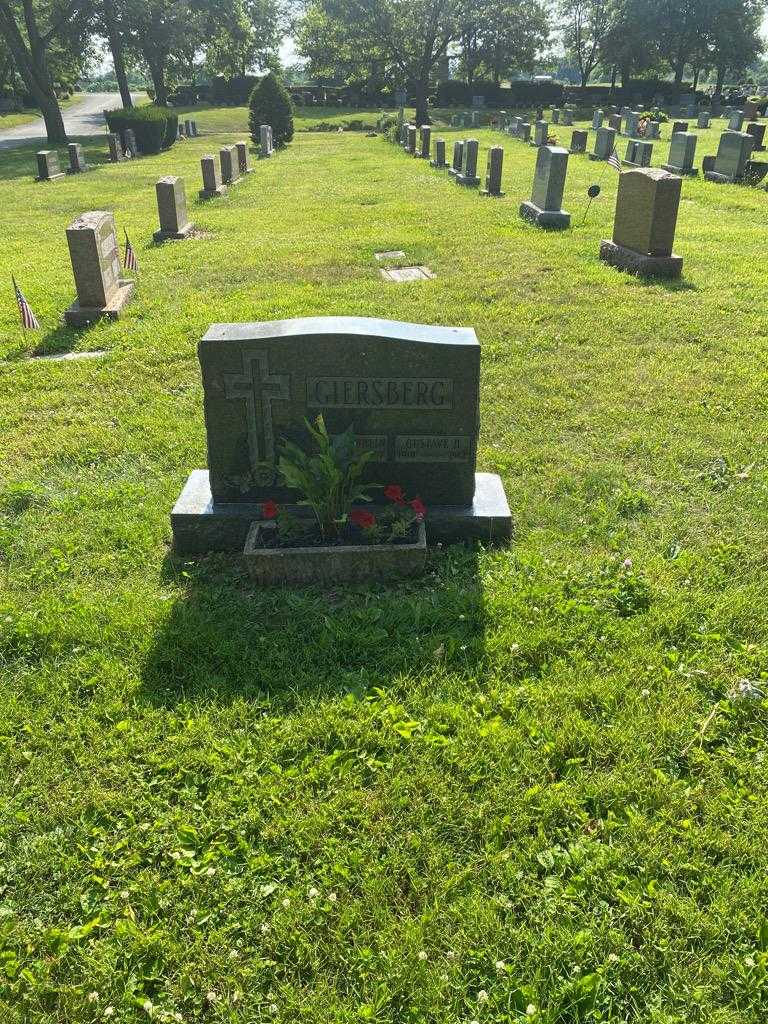 Doris Giersberg Rohlin's grave. Photo 2