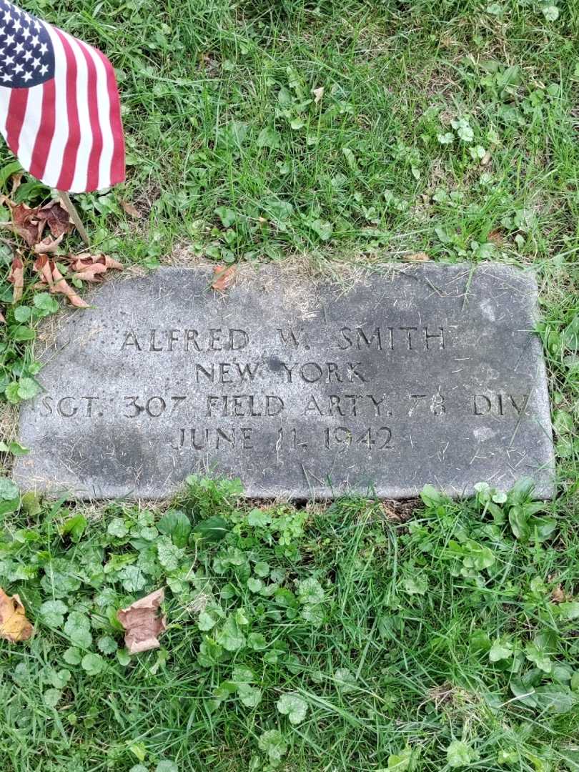 Alfred W. Smith's grave. Photo 3