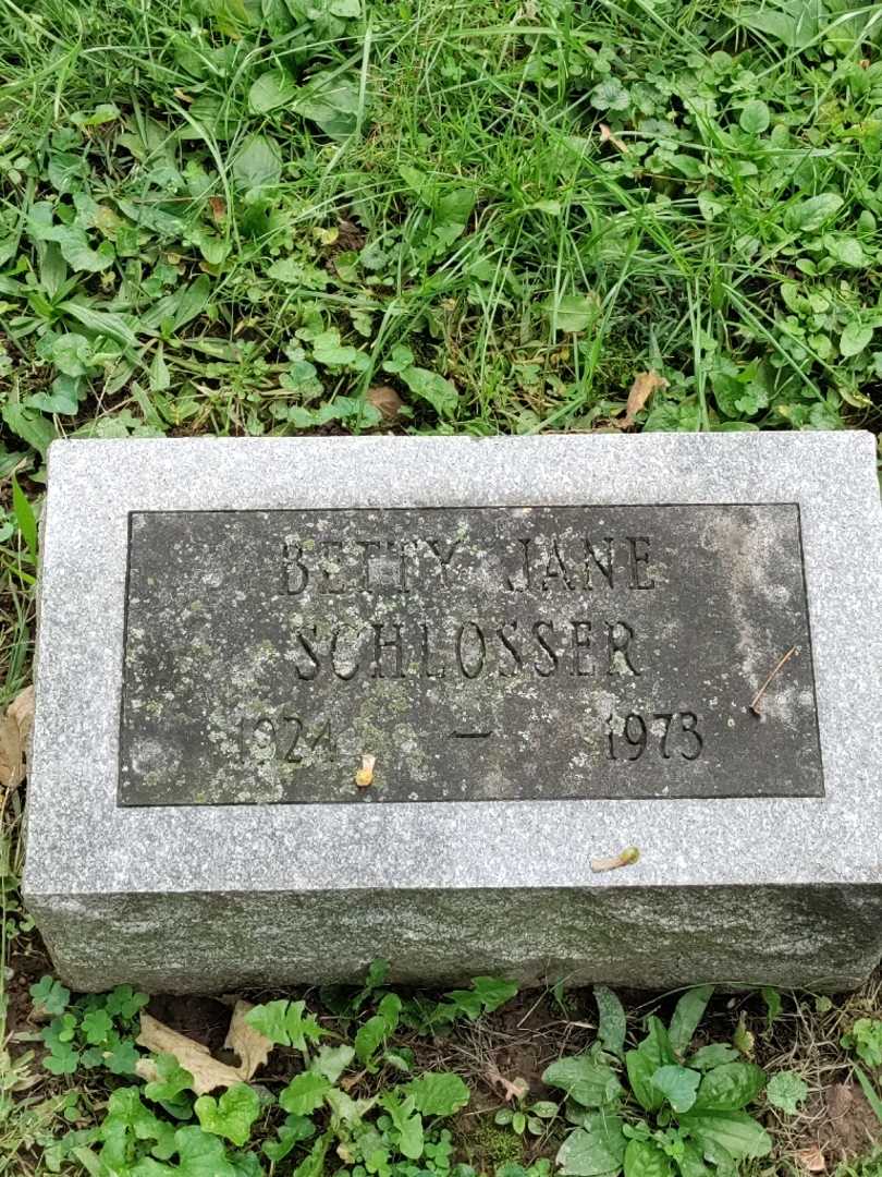 Betty Jane Schlosser's grave. Photo 3