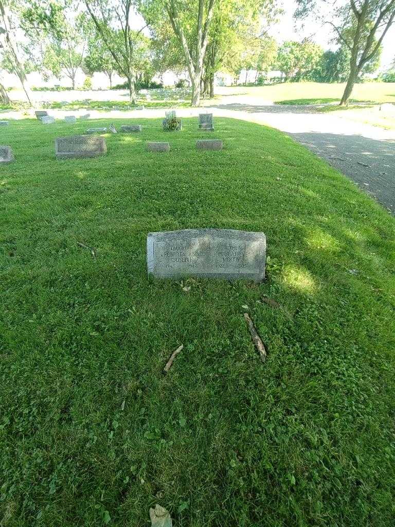 Beulah V. Moody's grave. Photo 1