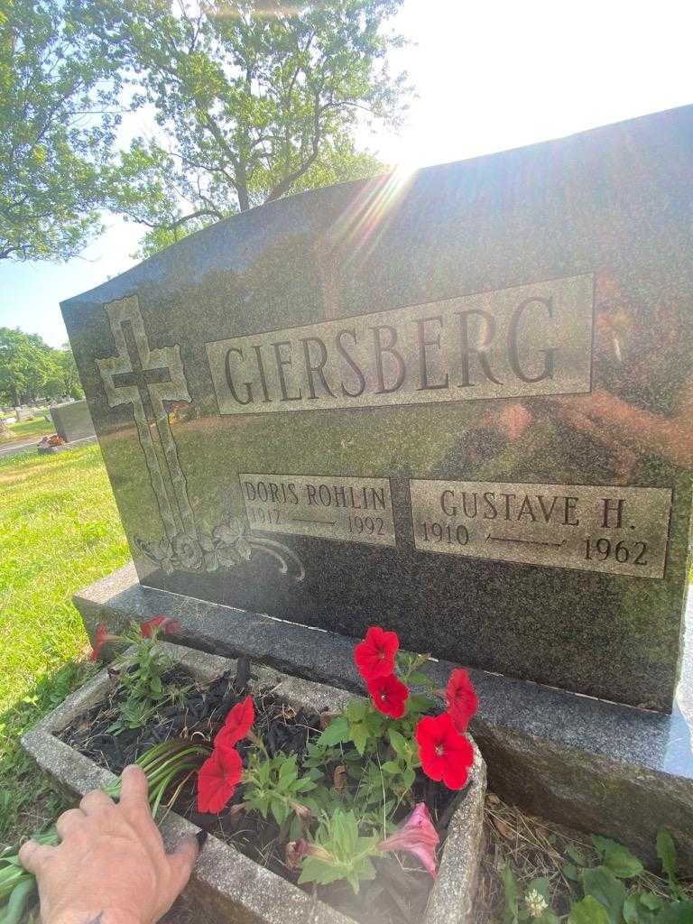 Doris Giersberg Rohlin's grave. Photo 3