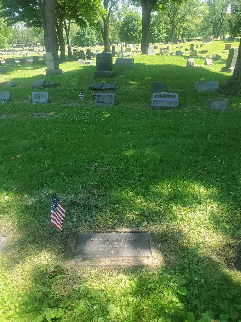 Daniel J. Scotti's grave. Photo 1