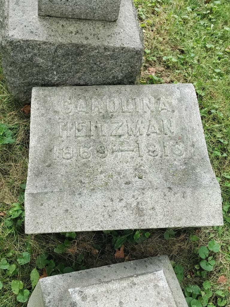 Carolina Heitzman's grave. Photo 4