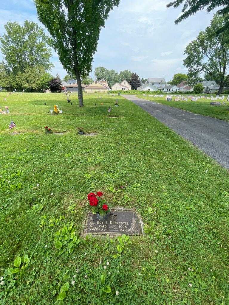 Roy E. DePeyster's grave. Photo 1
