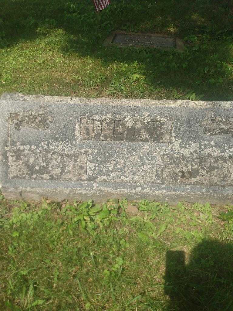 Anna Hett's grave. Photo 2