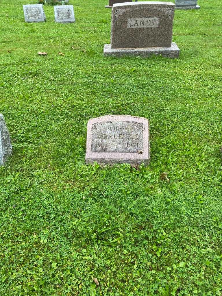 Vera L. Kurtz's grave. Photo 2